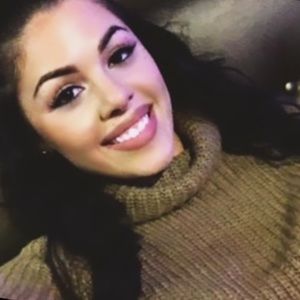 Meet your Posher, Yesenia